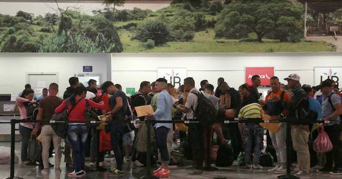 INM recibe a 238 migrantes cubanos procedentes de Panamá