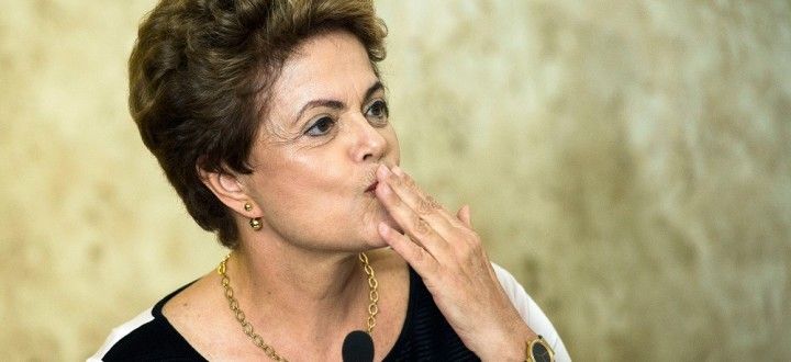 Detienen proceso de juicio político contra Rousseff