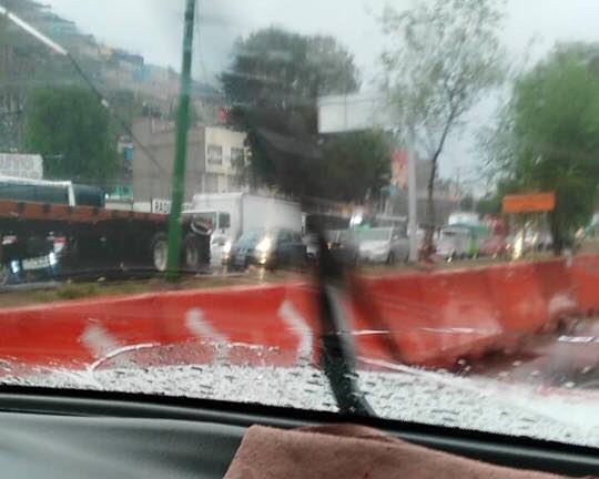 Fuerte lluvia provoca inundaciones en Ecatepec