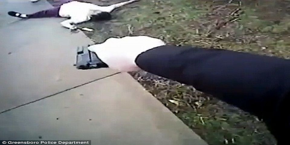 Video: policía mata a mujer que lo amenazaba con cuchillo