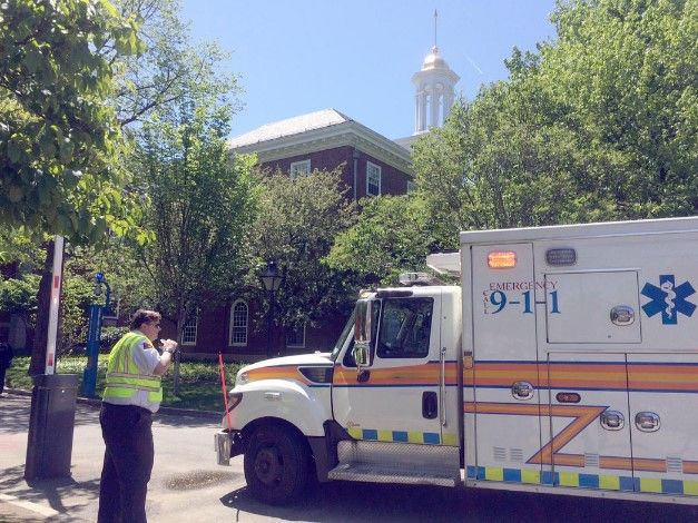Evacuan la Universidad de Harvard por amenaza de bomba