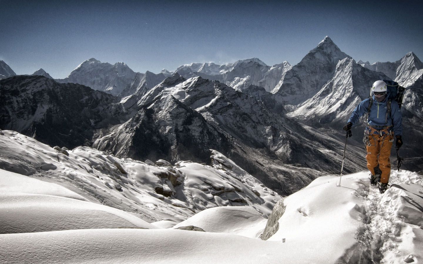 Encuentran a dos alpinistas encapsulados en glaciar después de 16 años