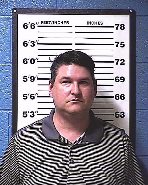 Padre casa a su hija adolescente con hombre que la violó y embarazó Padre casa a su hija adolescente con hombre que la violó y embarazó