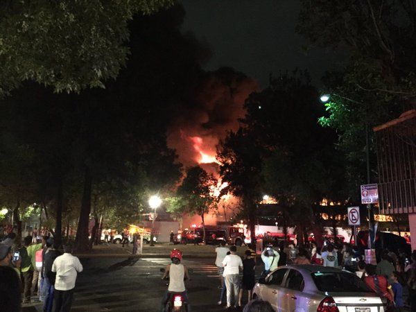 Incendio consume planta de Steren en Azcapotzalco