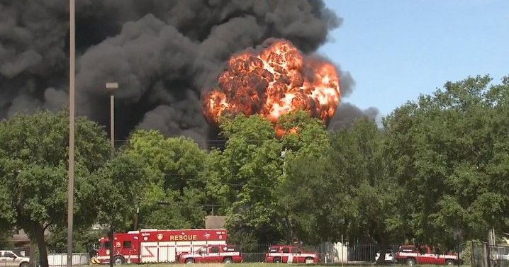 Se incendia bodega al occidente de Houston