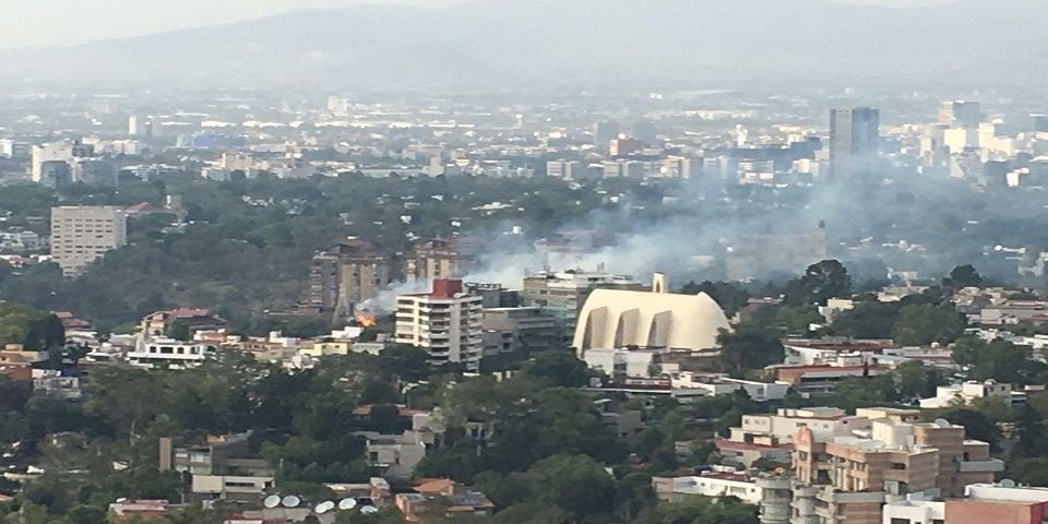 Incendio en pastizal de Lomas de Chapultepec