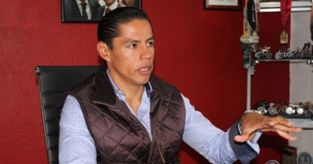 “No soy quién para decirle cómo actuar a mi hermano”: regidor de Metepec