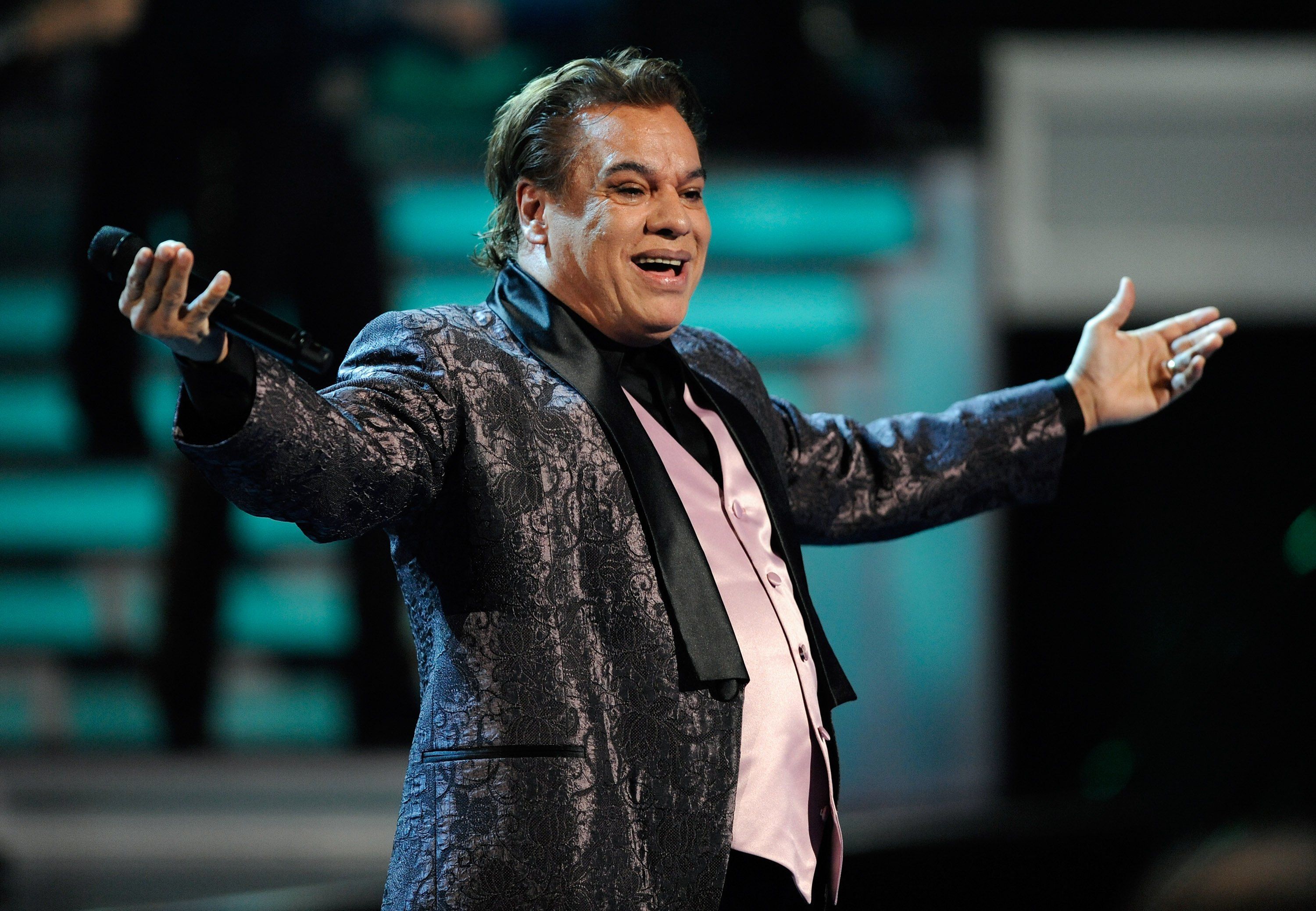 Video: Juan Gabriel "Have You Ever Seen The Rain" cover - Juan-Gabriel-Internet