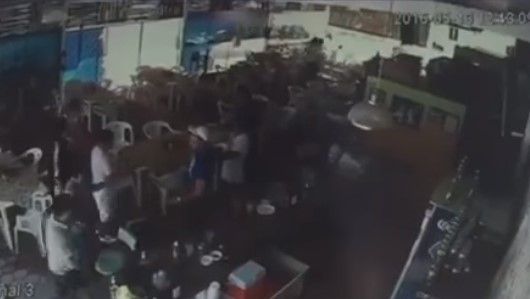 Video: agreden a joven en marisquería de Guanajuato