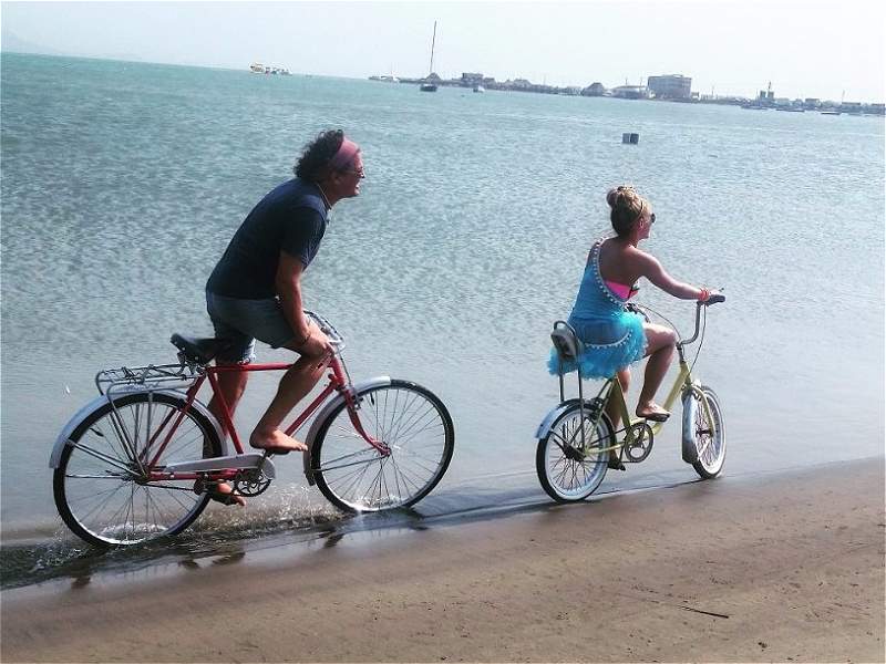Shakira y Carlos Vives lanzan sencillo "La bicicleta" - La-bicicleta-2