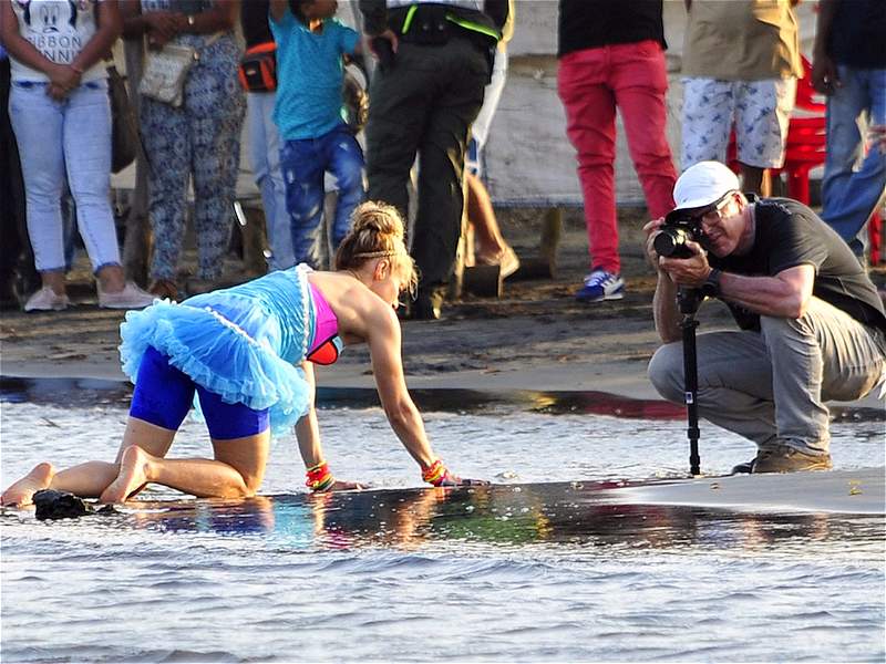 Shakira y Carlos Vives lanzan sencillo "La bicicleta" - La-bicicleta-3