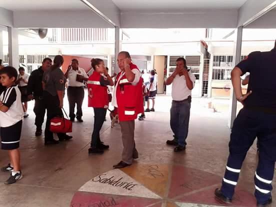 Desalojan a más de siete mil alumnos en Manzanillo por fuga de gas