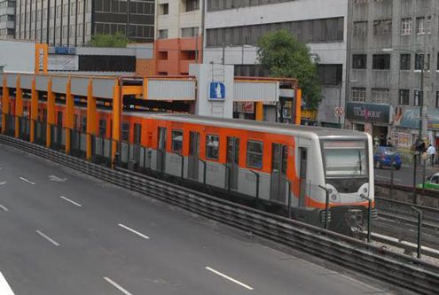 Deslave provoca suspensión parcial de Línea 2 del Metro