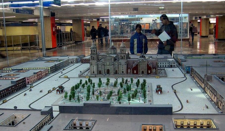 Los atractivos turísticos en el Metro de la Ciudad de México - Metro-Zocalo-Thelmadatter-Wikimedia