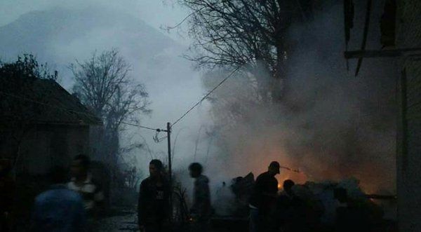 Mueren tres por erupción de volcán en Indonesia