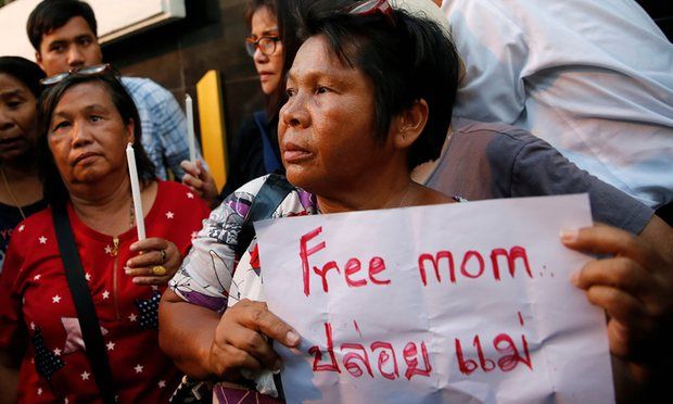 Detienen a mujer por difamar a la monarquía de Tailandia - Mujer-tailandesa-Reuters-