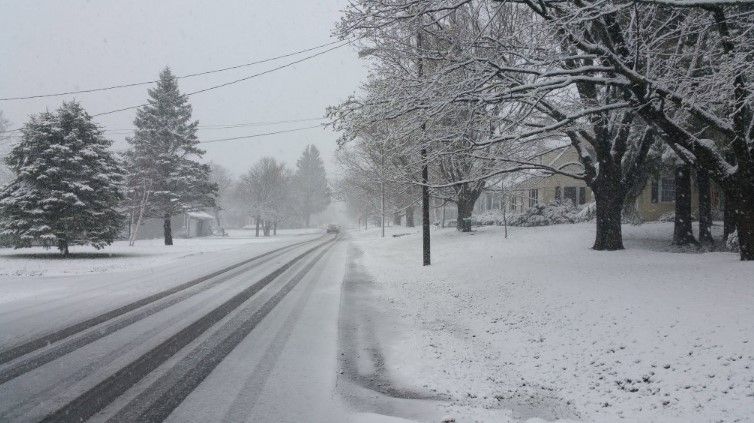 Video: nieva en primavera en el noreste de EE.UU. - Nevada-EEUU-16may-croweather