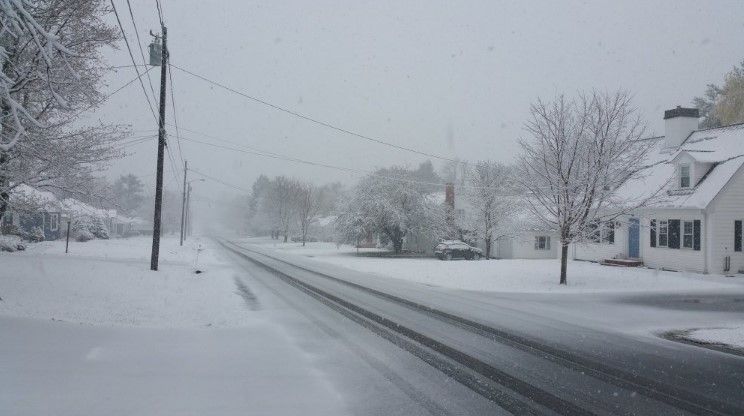 Video: nieva en primavera en el noreste de EE.UU. - Nevada-EEUU-16may-crownweather