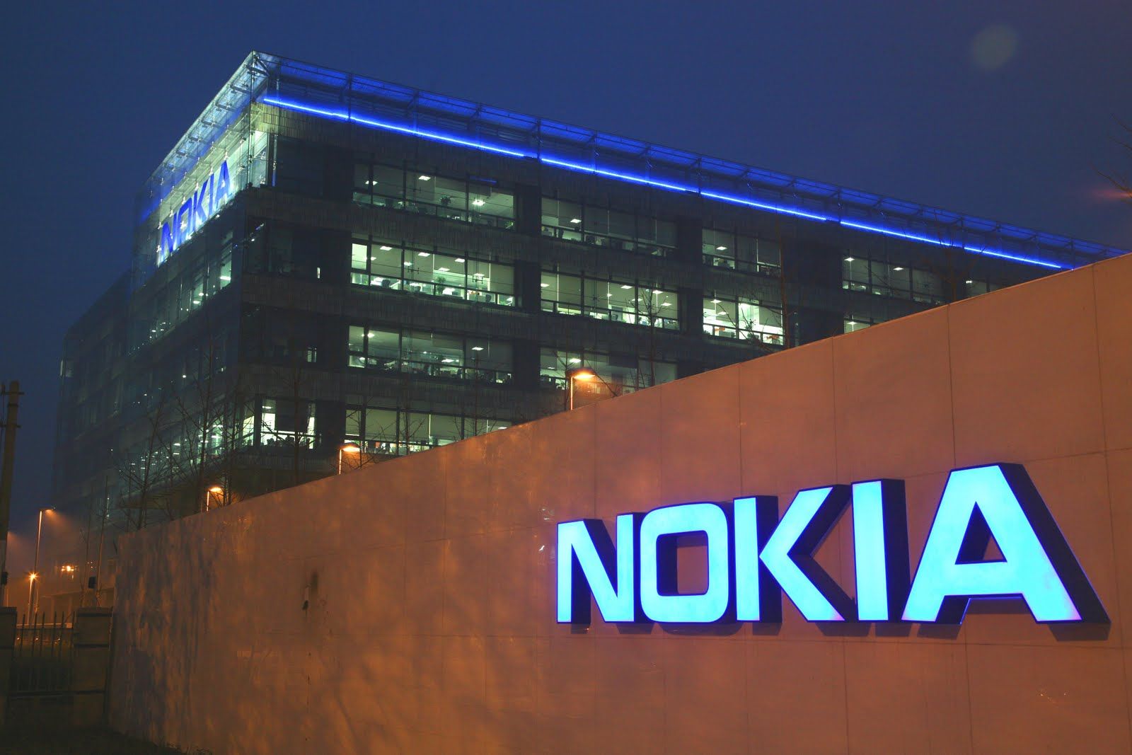 Nokia lanzará nueva generación de celulares y tabletas