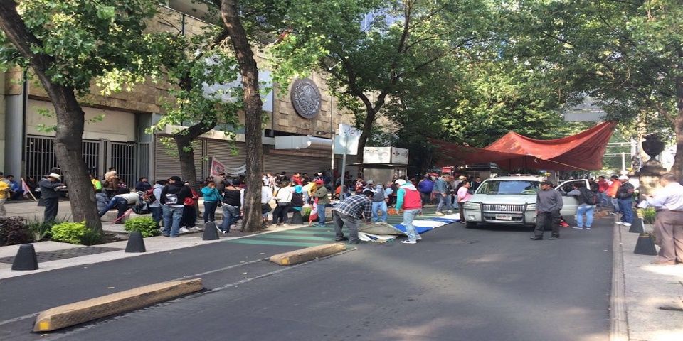 Campesinos instalan plantón en Paseo de la Reforma