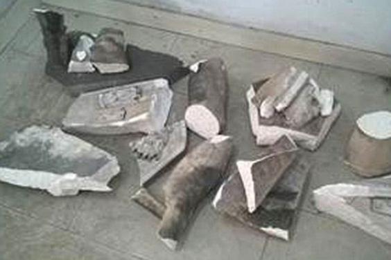 Joven destruye antigua estatua por tomarse una selfie