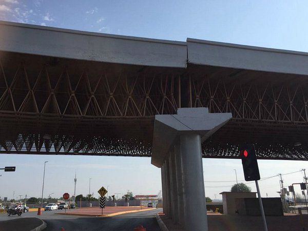 Colapsa puente vehicular en Torreón Colapsa puente vehicular en Torreón