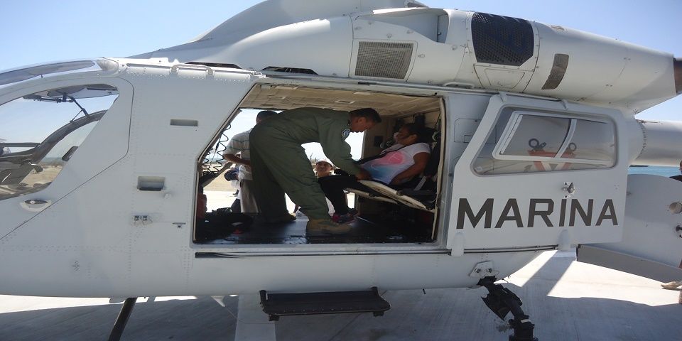 Mujer da a luz a bordo de helicóptero de la Marina Mujer da a luz a bordo de helicóptero de la Marina