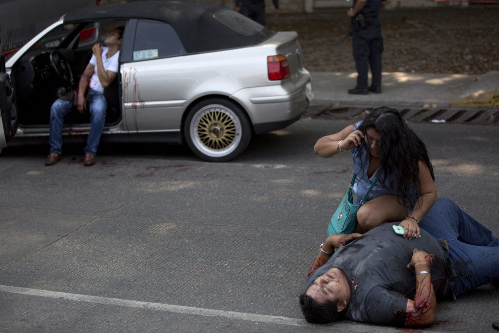 La muerte acecha en Acapulco - SOP-AP-SPANI-SPAN-ME_Cast-1-1024x683