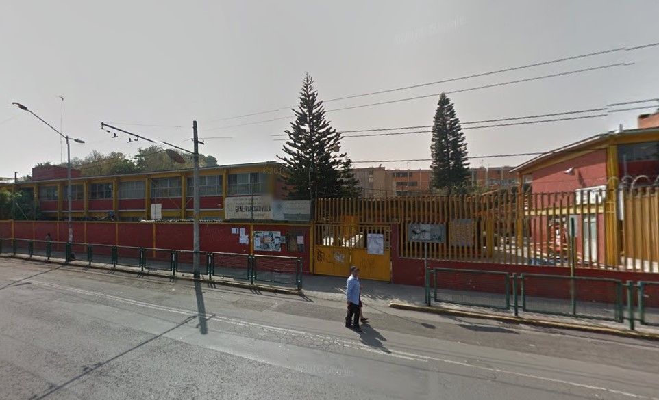 Denuncian a maestro de secundaria por acosar a alumna