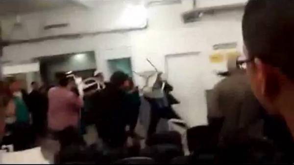 Video: debate por construcción de nuevo estadio para Boca Juniors termina en pelea Video: debate por construcción de nuevo estadio para Boca Juniors termina en pelea