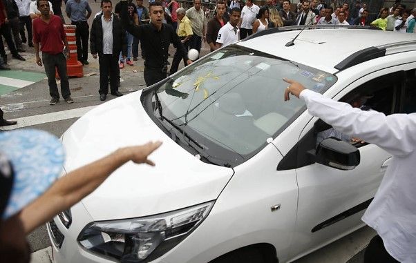 Protestas violentas en Sao Paulo por aprobación de Uber - Taxistas-protestas-Uber-Sao-Paulo-Diego-Padgurschi-FolhaPress5