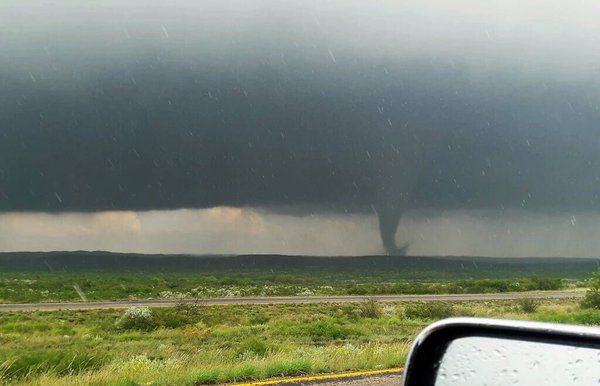 Emiten alerta por tornado en el norte de Coahuila