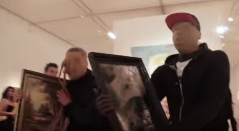 Sentencian a cuatro ‘youtubers’ por broma en museo