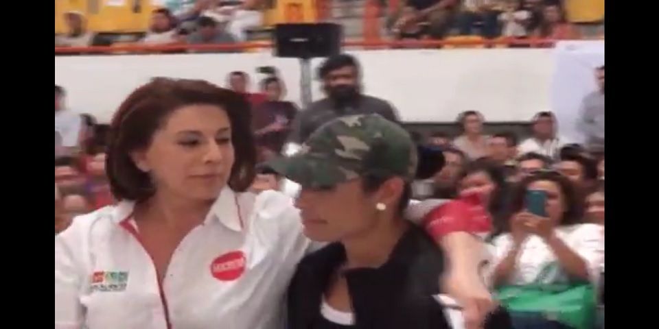 Video: candidata en Aguascalientes le dice a inconforme “vas a votar por los dos”