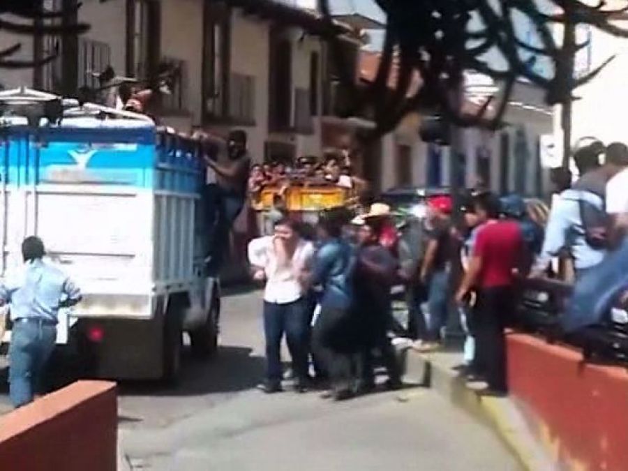 Habitantes de Chenalhó secuestran a legisladores de Chiapas
