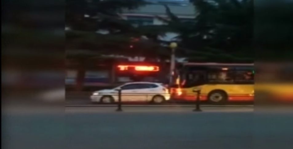 Video: riña entre dos conductores termina en atropellamiento