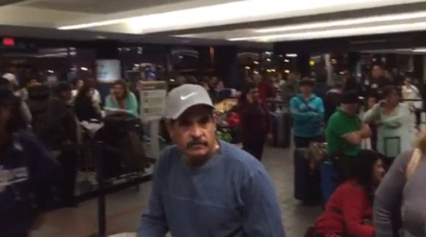 Fallas de Volaris dejan varados a cientos de pasajeros - Volaris-LAX-retrasos-NBC