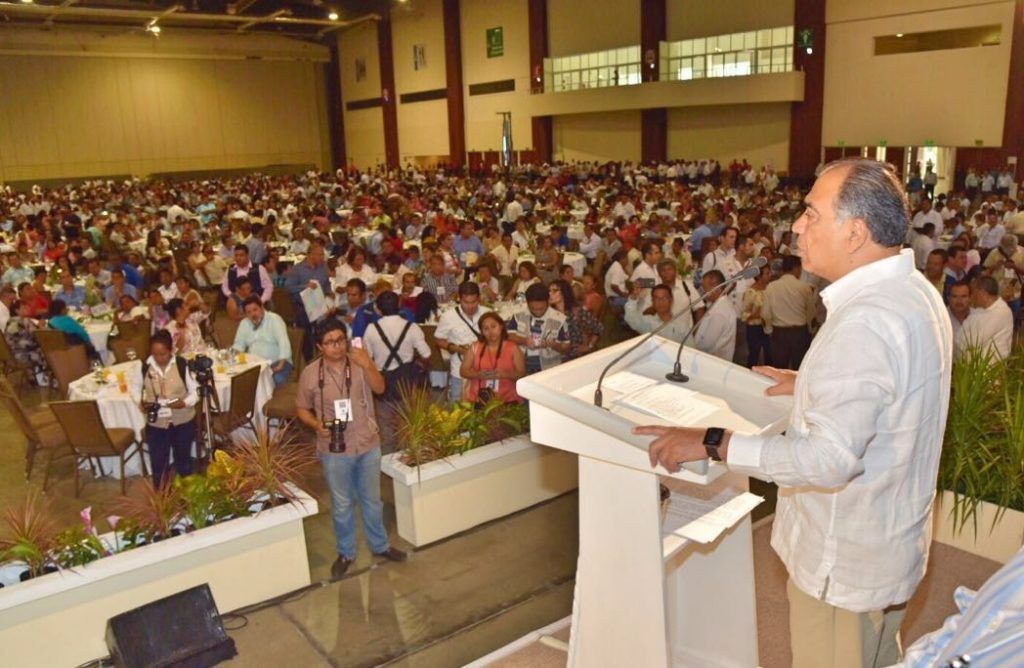 Héctor Astudillo festeja a profesores de Guerrero - WhatsApp-Image-20160516-2-1024x668