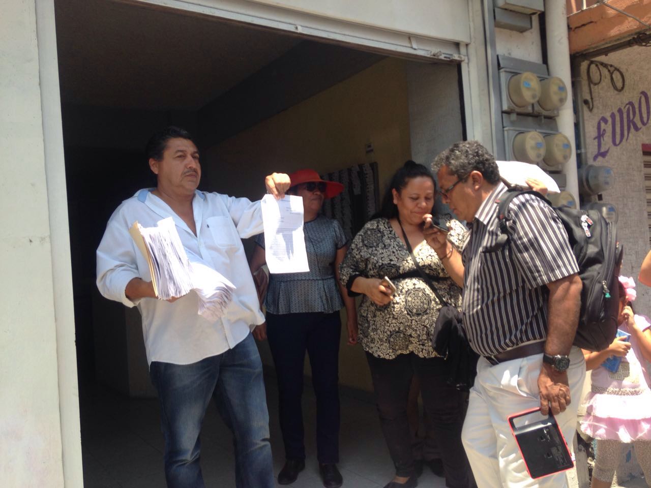 Maestros de Guerrero quemaron evaluaciones docentes - acapulco-diana-