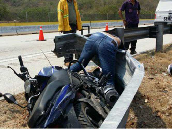 Festival de motociclistas deja dos muertos y 14 heridos en Acapulco - accidente-aca-moto-quadratin