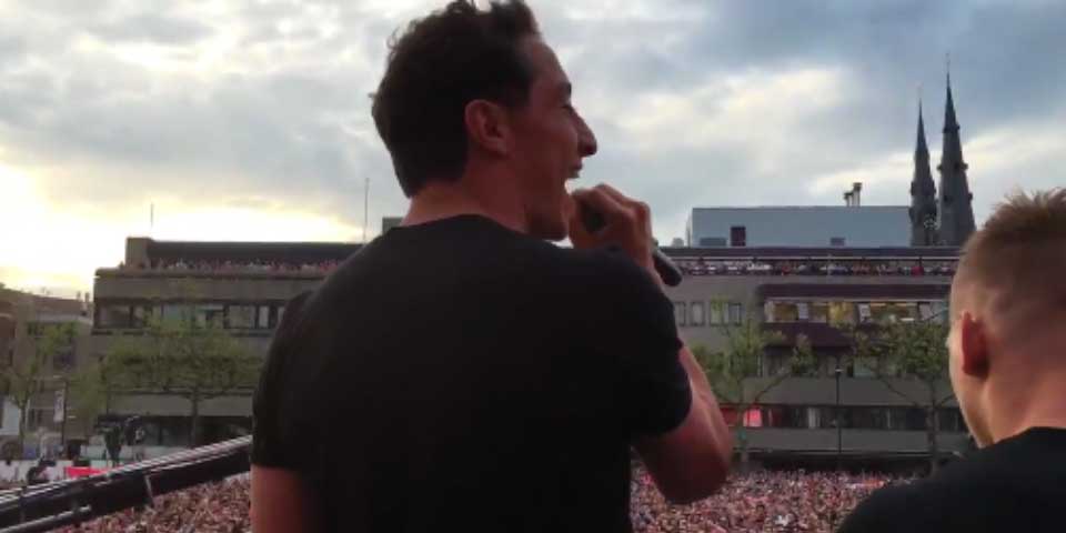 Guardado y Moreno festejan título con los aficionados