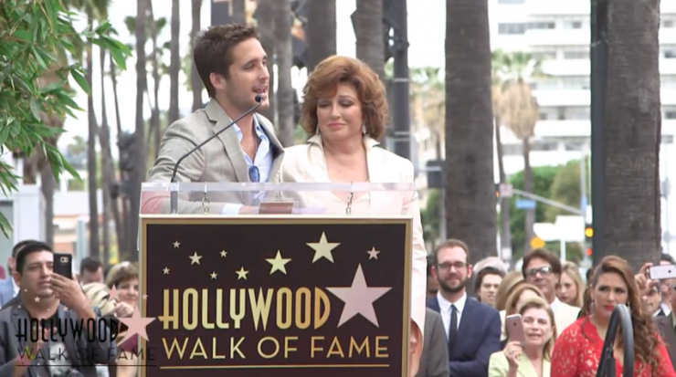 Angelica María ya tiene su estrella en el Paseo de la Fama de Hollywood - angelica-@Variety2