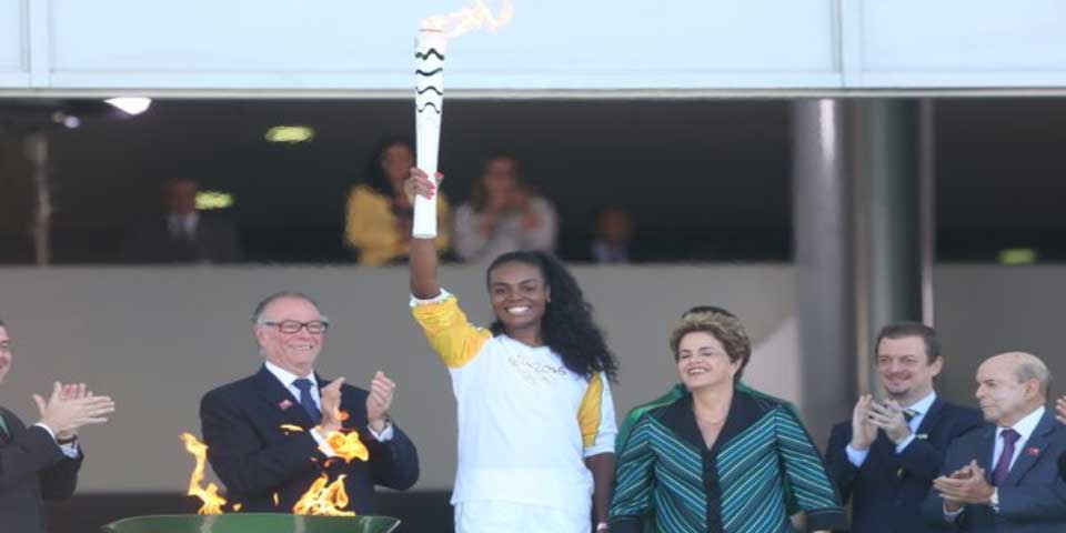 Llega la antorcha olímpica a Brasil