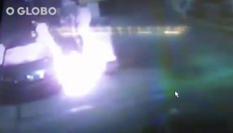 Video: incendia su auto al intentar asaltar una gasolinera Video: incendia su auto al intentar asaltar una gasolinera