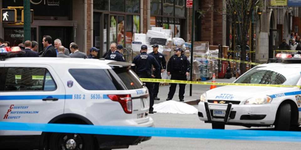 Policías matan a hombre que los amenazó con un cuchillo en NY