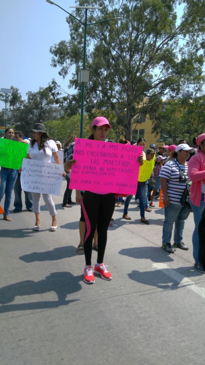 Maestros de la CETEG marchan por la Autopista del Sol - autopista-sol