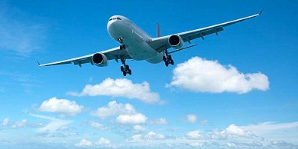 Precio de boletos de avión bajará 7 por ciento este año - avion