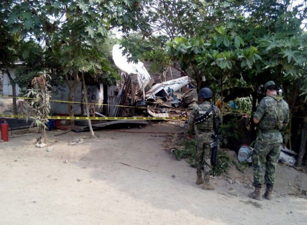 Se desploma avión pequeño sobre vivienda en Chiapas - avioneta-chiapas-3