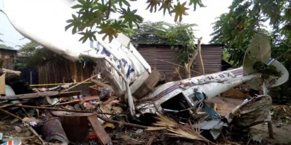 Se desploma avión pequeño sobre vivienda en Chiapas