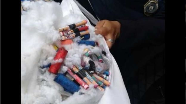 Captan a joven que fingía embarazo para introducir cohetones al estadio - azteca-embarazo-cohetones-3